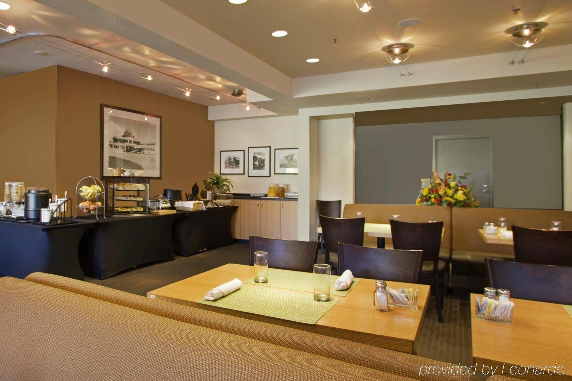 Radisson Airport Hotel 3*