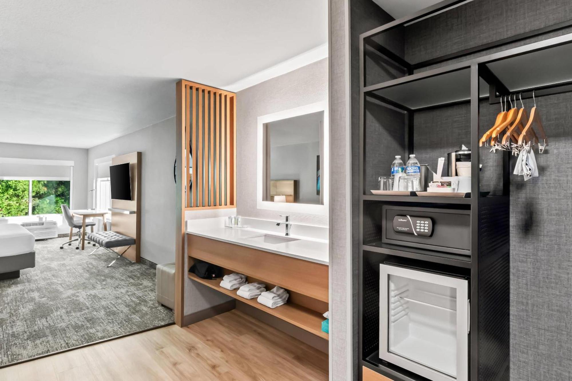 Radisson Airport Hotel 3*