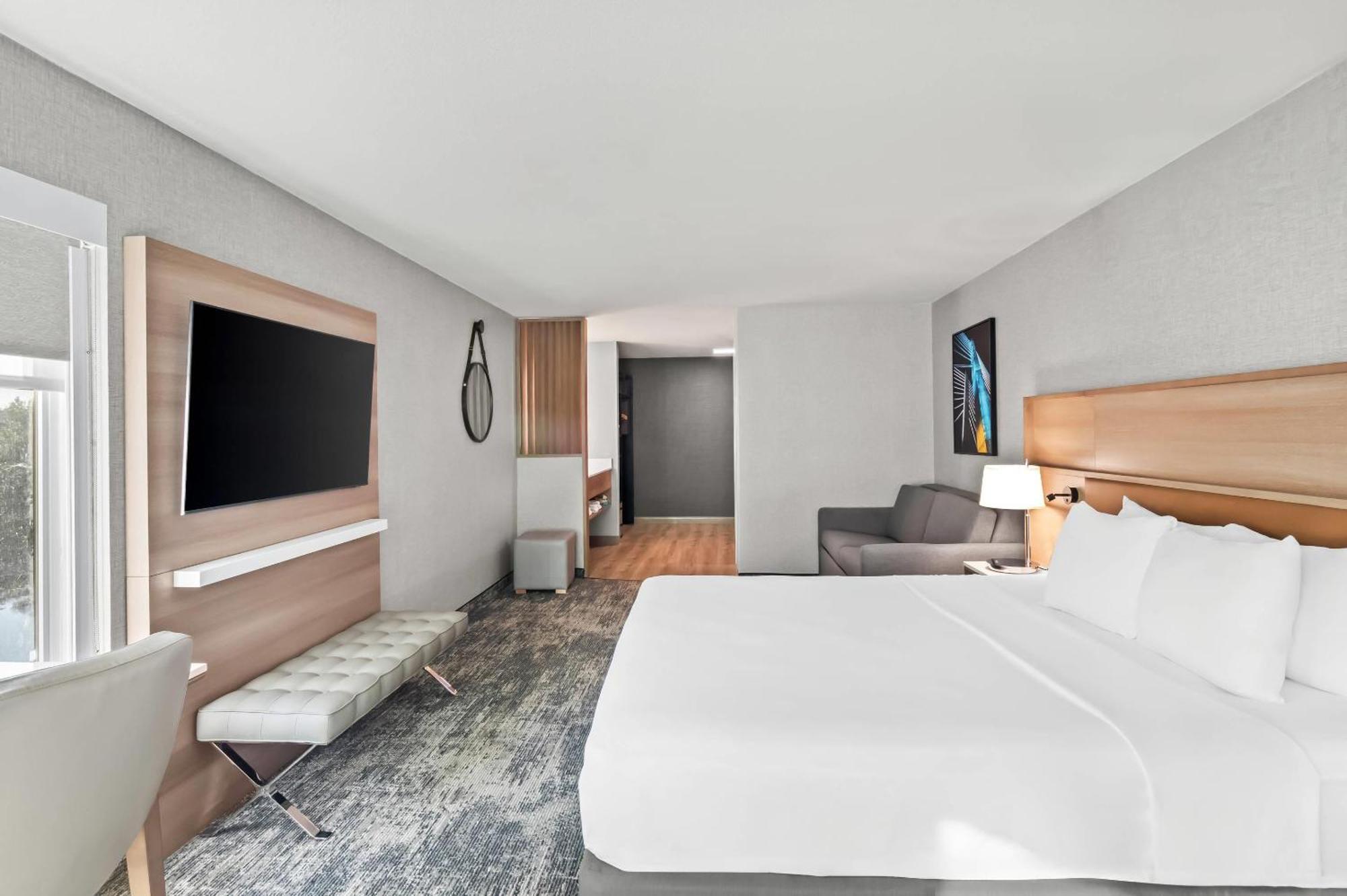 Hotel Radisson Airport 3*